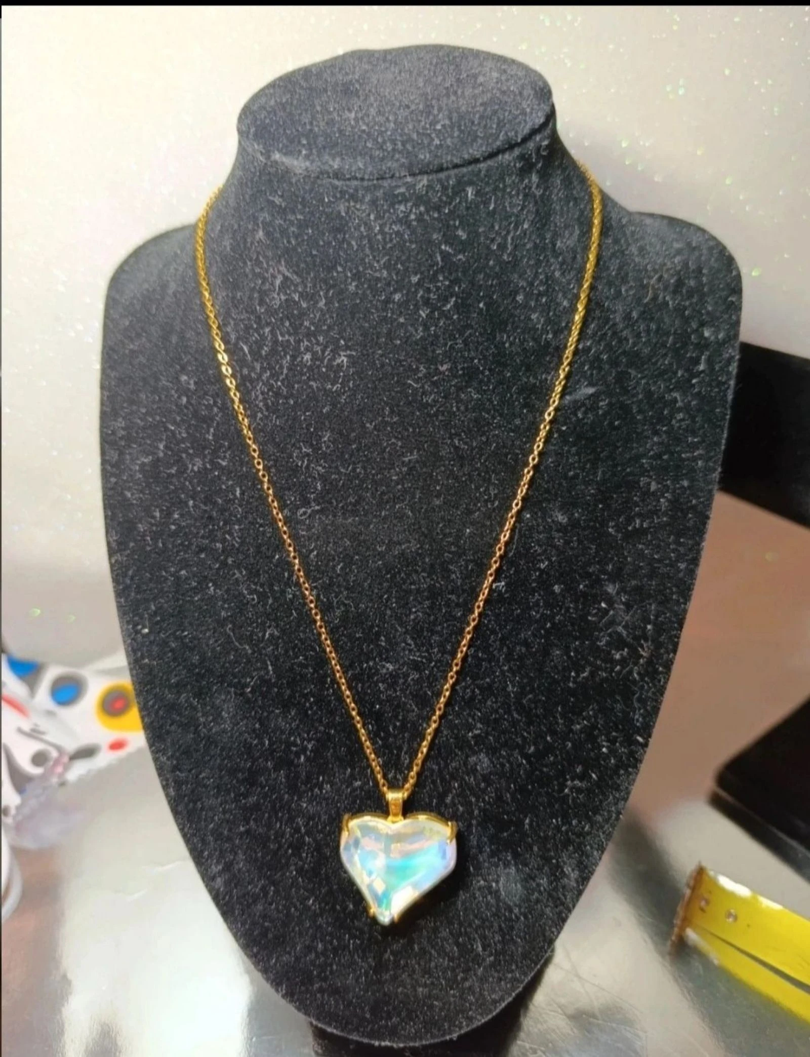 Collar acero dorado corazón acrílico blanco 48 cms – photo 2